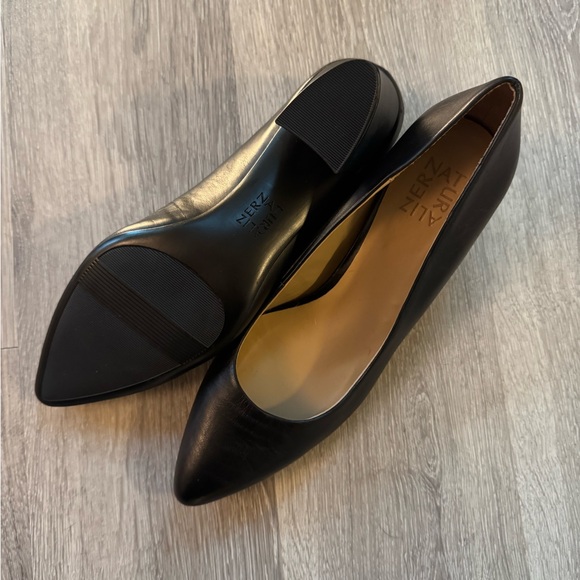 Classic Black Naturalizer Heel - Picture 3 of 3